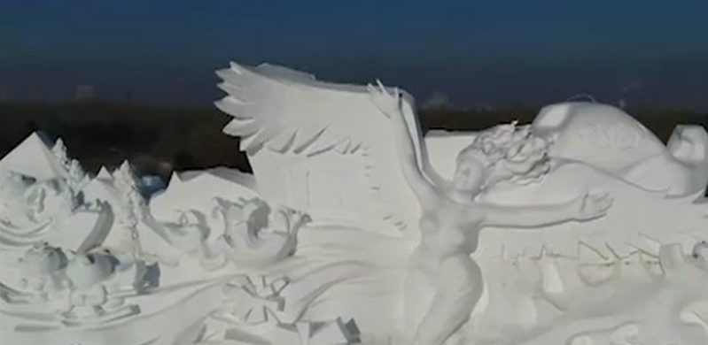 Εντυπωσιακά  γλυπτά από πάγο στην 30η Διεθνή Έκθεση Γλυπτών στην Κίνα